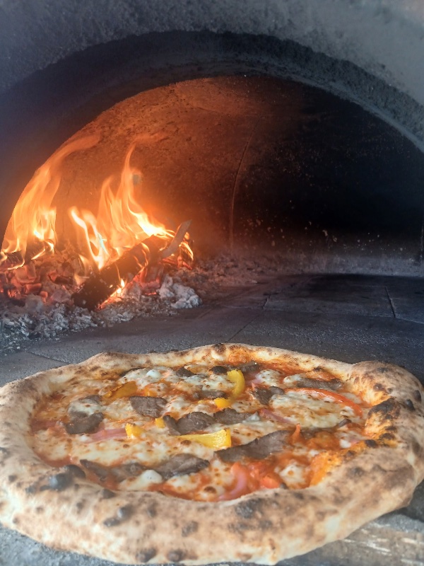Red ember pizza photo 2